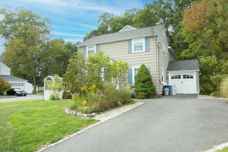 20 Crescent Rd, Livingston, NJ 07039 - Image #2