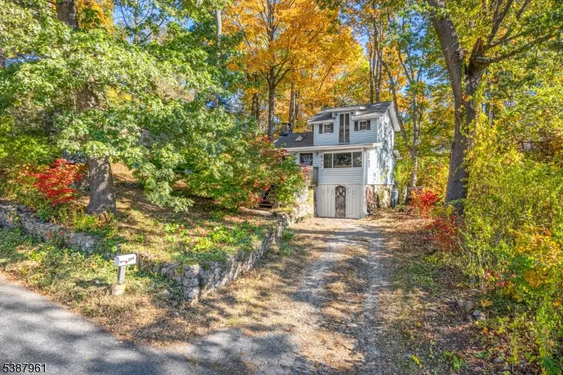 204 Wawayanda Rd, Highland Lakes, NJ 07422 - Image #2