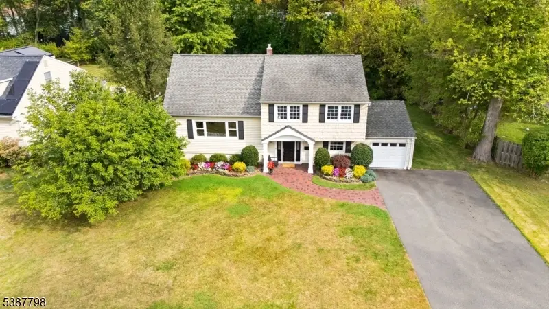 54 Badgley Dr, New Providence, NJ 07974 - Image #2