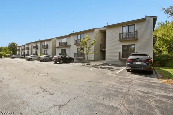 915 Spruce Hills Dr, Glen Gardner Boro, NJ 08826