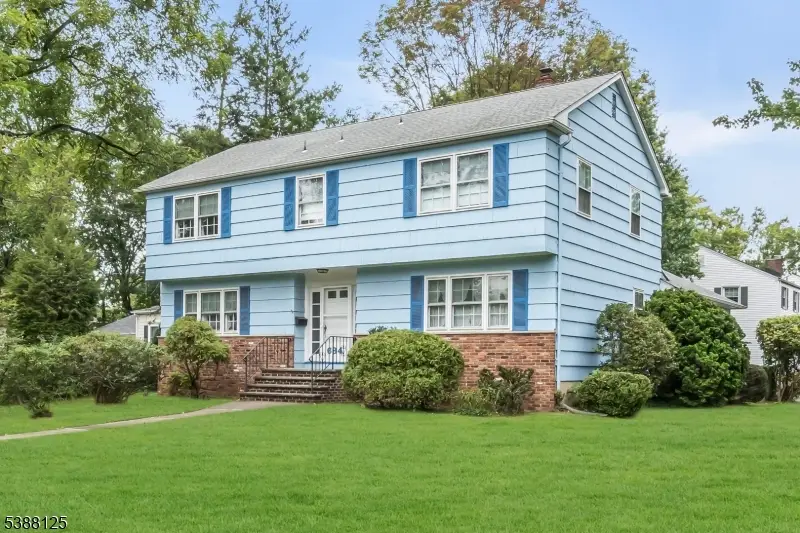 684 Gallows Hill Rd, Cranford, NJ 07016 - Image #1
