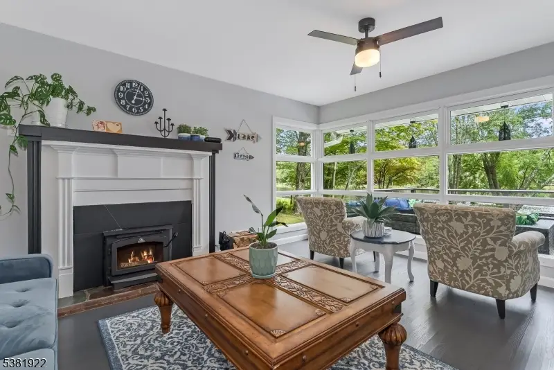 947 Plymouth Lake Dr, Stillwater, NJ 07860 - Image #3