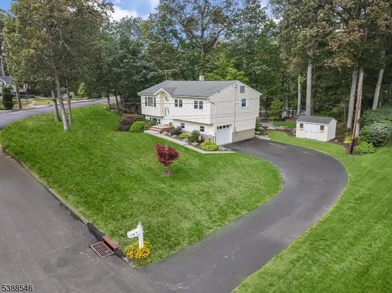 23 Patterson Dr, Oak Ridge, NJ 07438 - Image #3