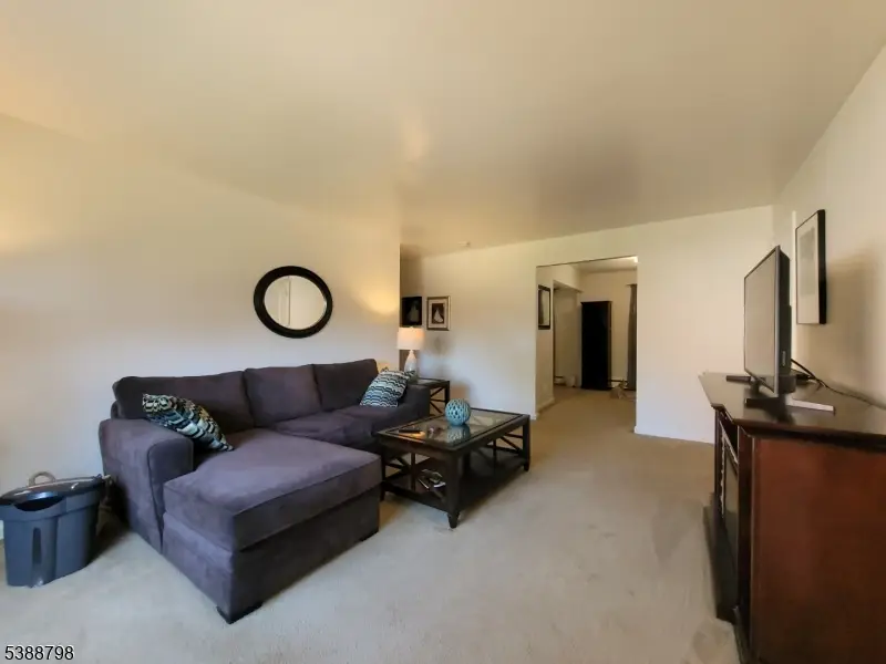 31 York Dr 3a #3A, Edison, NJ 08817 - Image #3