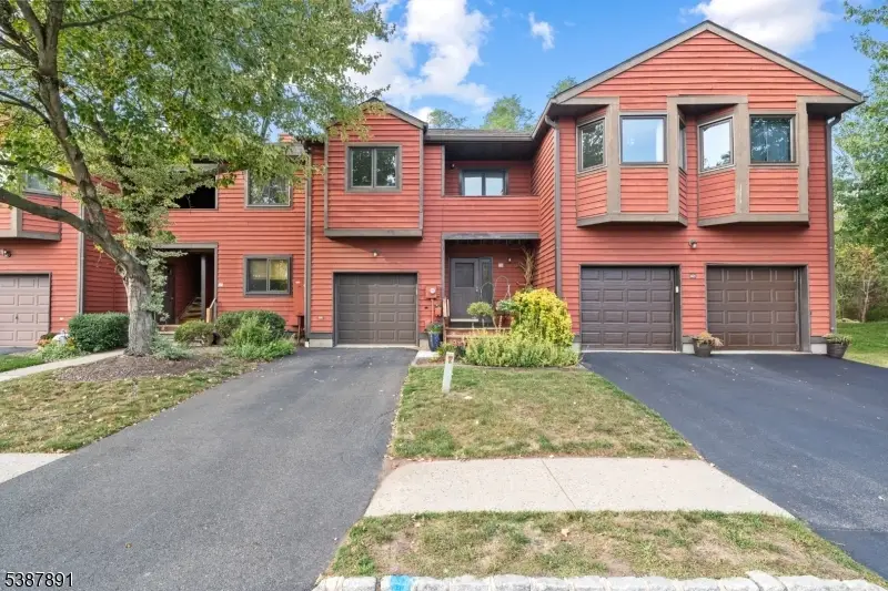 402 Clark Cir, Raritan Township, NJ 08822 - Image #2