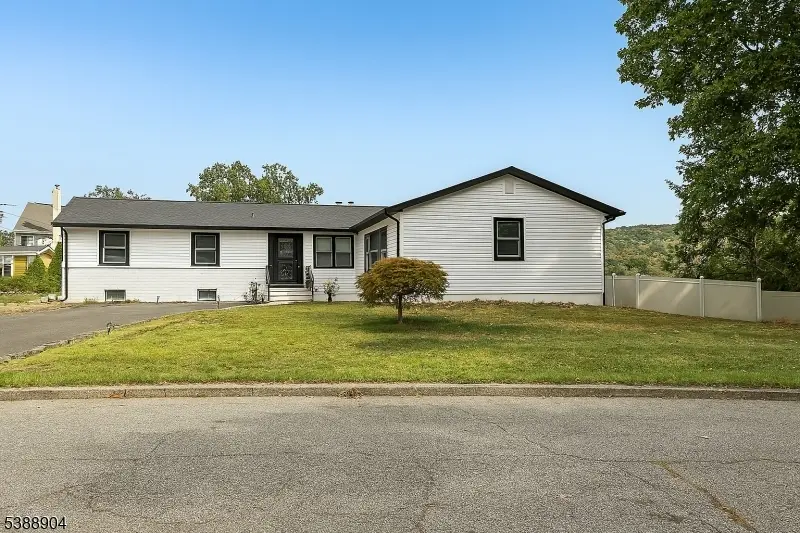 112 Park Pl, Pompton Lakes, NJ 07442 - Image #2