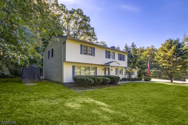 9 Crest Hill Dr, Vernon Township, NJ 07461 - Image #2