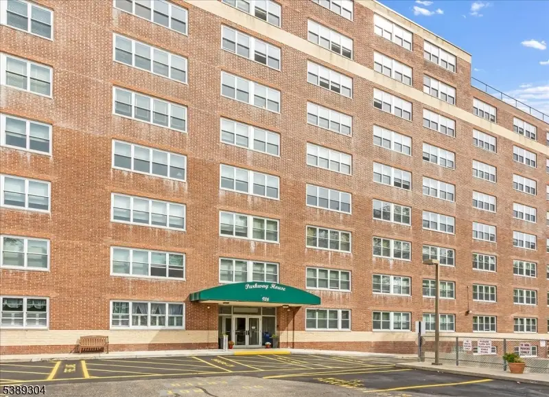 926 Bloomfield Ave #4M, Glen Ridge, NJ 07028 - Image #1