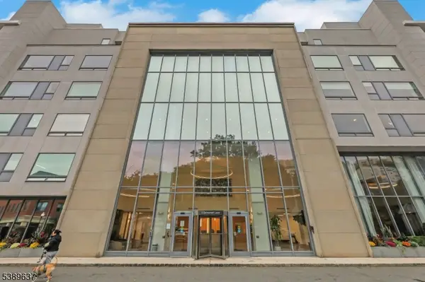 3 Somerset Ln-glass House #109, Edgewater Boro, NJ 07020