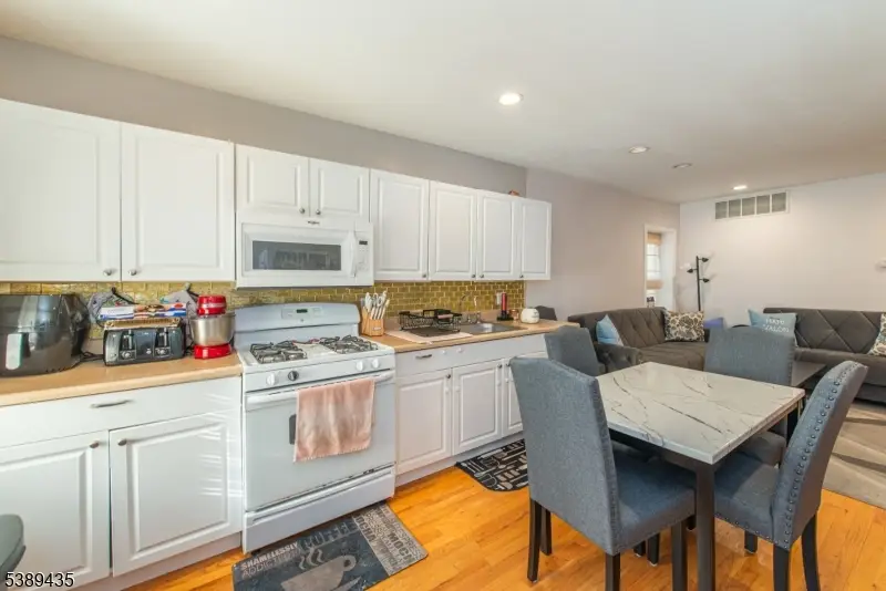 76 Mohawk Ave, Hawthorne, NJ 07506 - Image #2