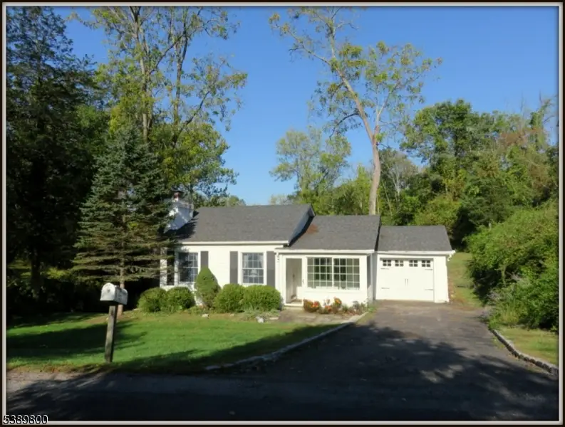 903 Cedar Dr, Stillwater, NJ 07860 - Image #2