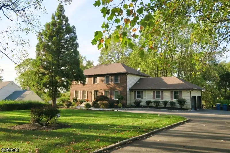 24 Geiger Ln, Warren, NJ 07059 - Image #1