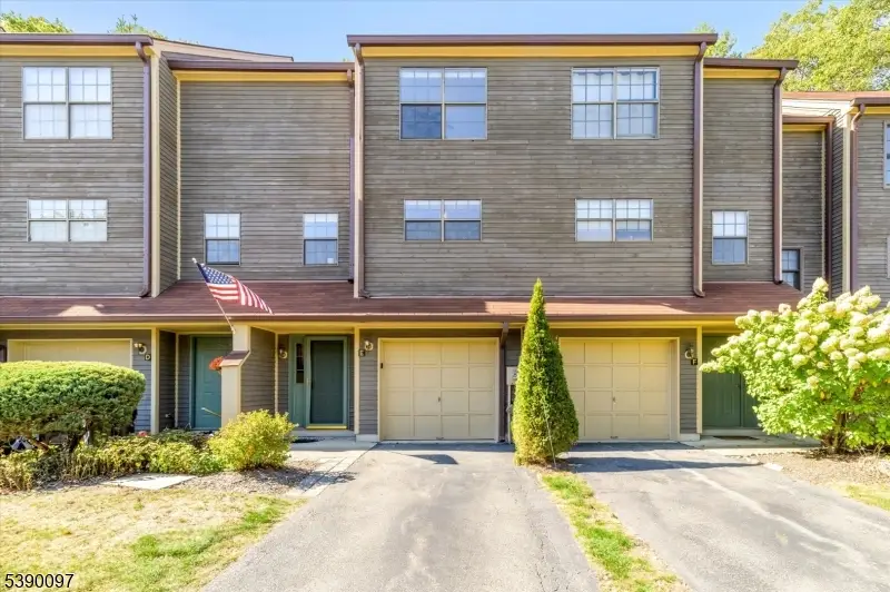 52 Beacon Hill Rd #E, West Milford, NJ 07480 - #1