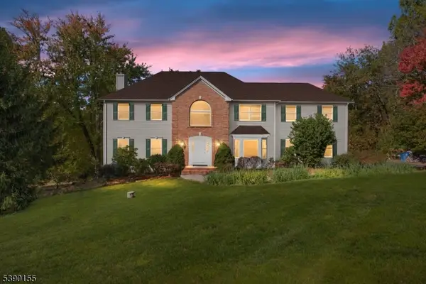 5 Sky View Garden Rd, Clinton Twp., NJ 08833