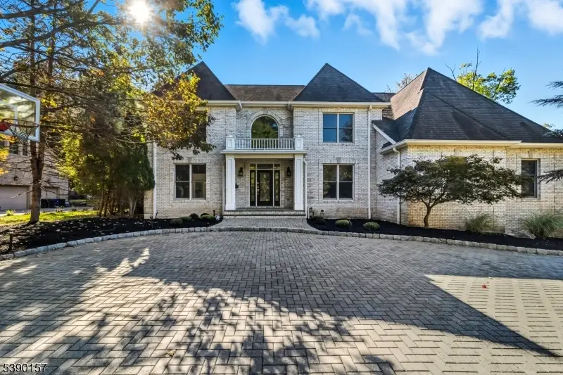 32 Moeser Pl, Old Tappan, NJ 07675 - #1