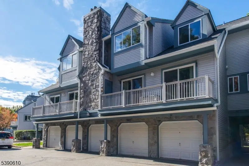 94 Woods Edge Dr, Roxbury Township, NJ 07876 - Image #1