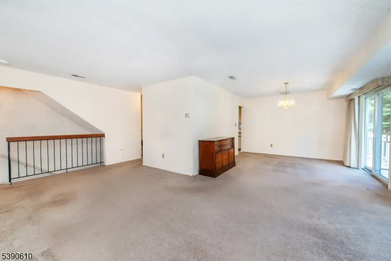 94 Woods Edge Dr, Roxbury Township, NJ 07876 - Image #3