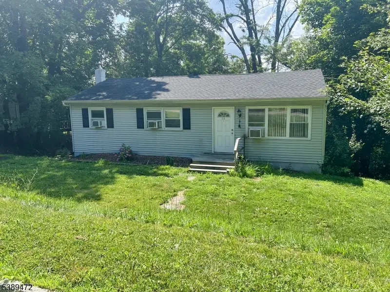 54 Summit Rd, Hamburg, NJ 07419 - Image #1