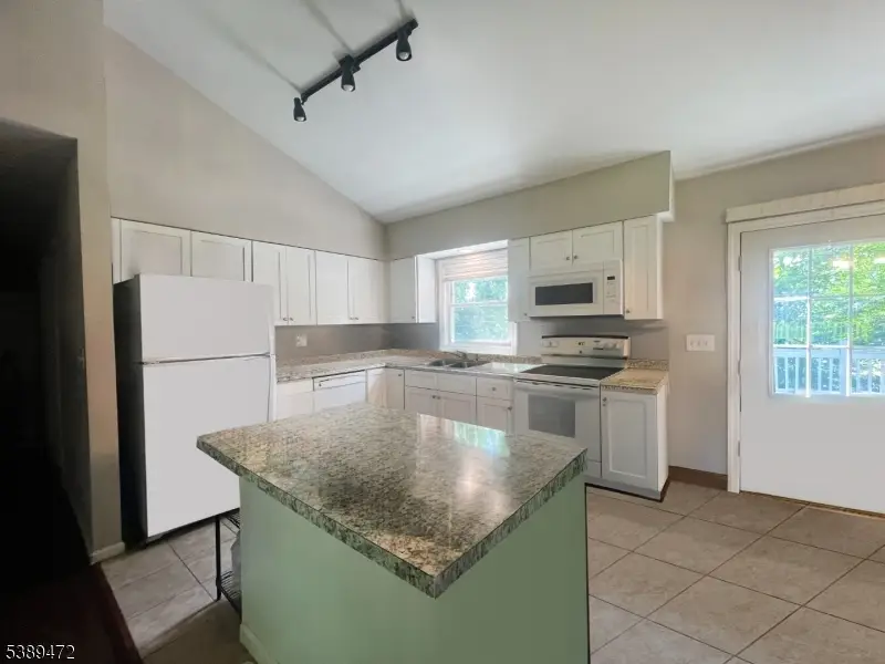 54 Summit Rd, Hamburg, NJ 07419 - Image #3