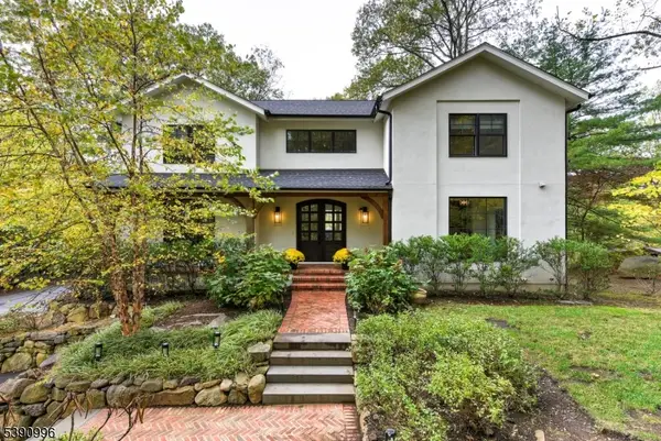 17 Crystal Rd, Mountain Lakes Boro, NJ 07046