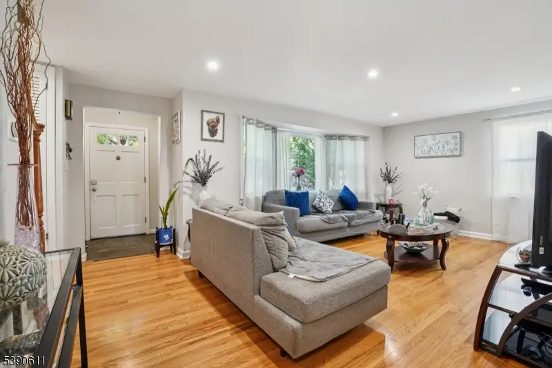 18 Sunnyside Rd, Pleasantdale, NJ 07052 - Image #3