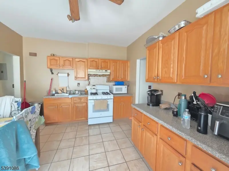 857 859pennington St, Elizabeth, NJ 07202 - Image #3