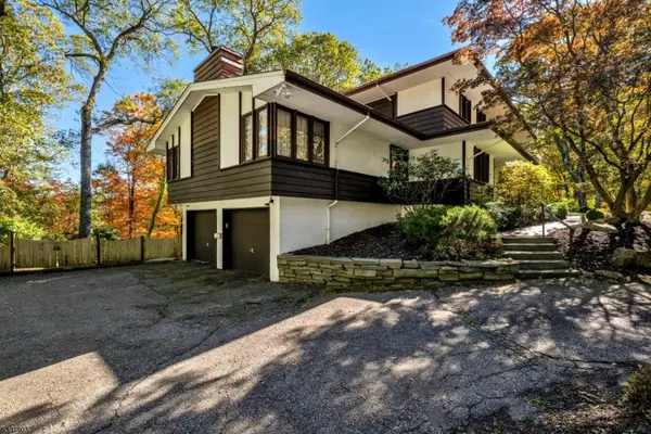 67 Fox Ledge Rd, Kinnelon Boro, NJ 07405