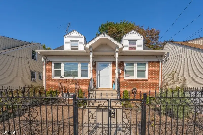 319 Schley St, Newark, NJ 07112 - Image #1