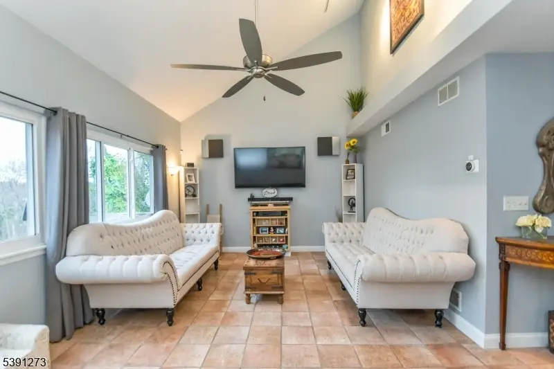 18 Cliffside Ct, Hardyston, NJ 07419 - Image #3