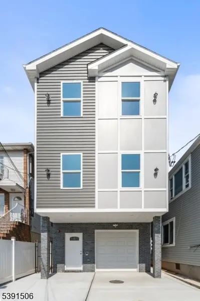 225 Delaware St, Elizabeth City, NJ 07206