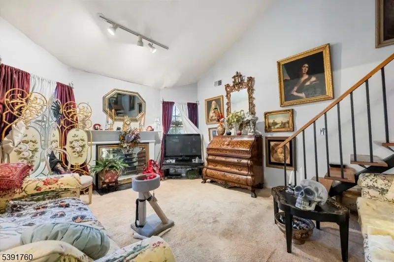 95 Quartz Ln, Paterson, NJ 07501 - Image #2