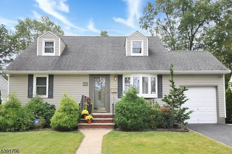 426 Edgewood Rd, Linden, NJ 07036 - Image #1