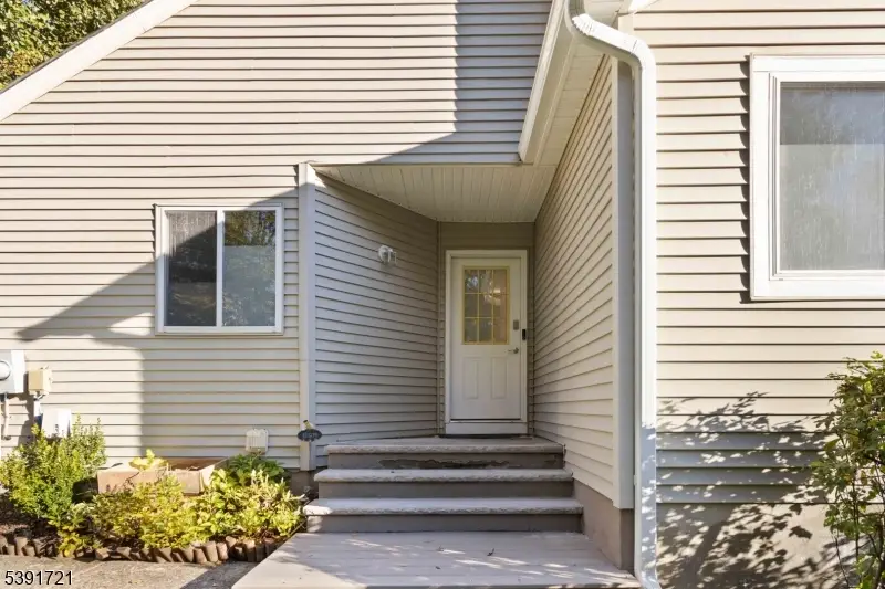 30 Sweetwater Ln, Hardyston, NJ 07419 - Image #3