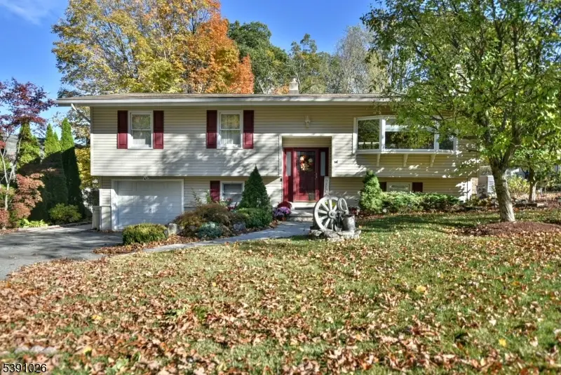 24 Lozier Ct, West Milford, NJ 07480 - Image #1