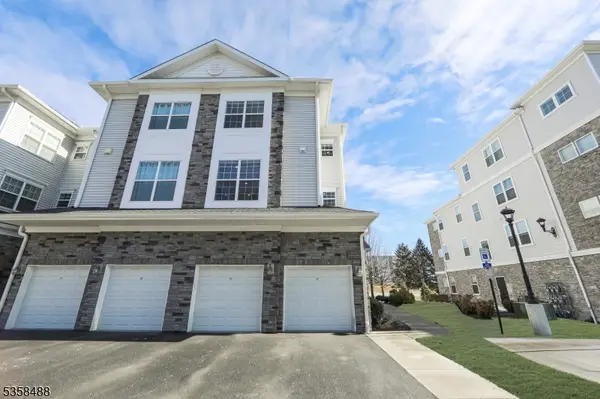 17 Veterans Way, Morris Plains Boro, NJ 07950