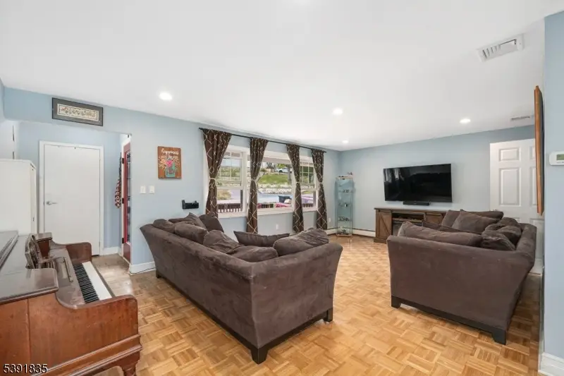 92 Susquehanna Ave, Lincoln Park, NJ 07035 - Image #3