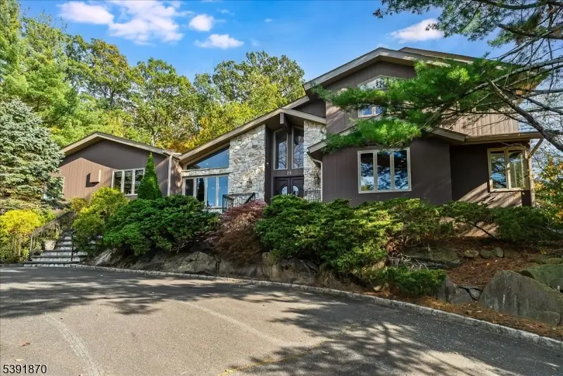 14 Putnam Rd, Livingston, NJ 07039 - Image #1