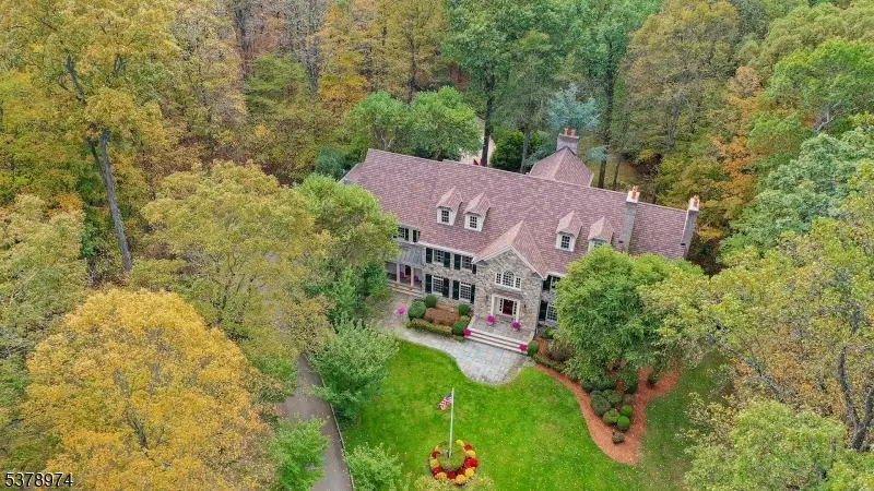 23 Charlotte Hill Dr, Bernardsville, NJ 07924 - Image #2