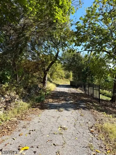 672 Uniontown Rd, Lopatcong, NJ 08865 - Image #2