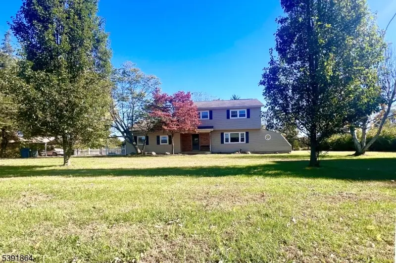 72 Hampton Rd, Pittstown, NJ 08867 - Image #1