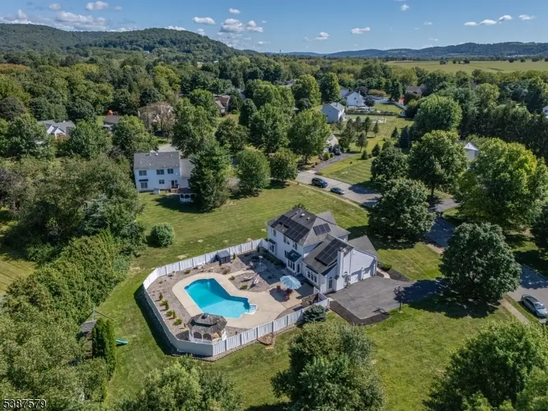 5 Rachel Court, Stewartsville, NJ 08886 - Image #2