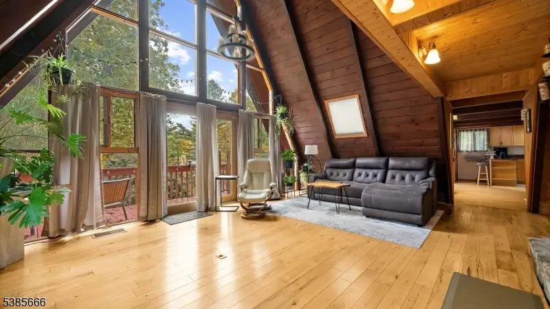 658 Winding Brook Ln, Lebanon Township, NJ 07830 - Image #3