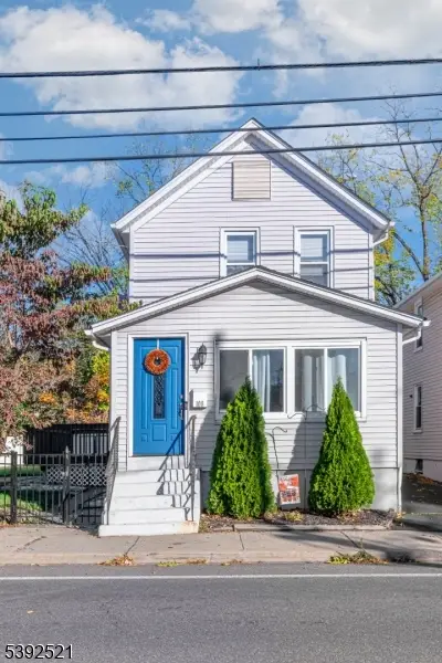 108 Hamburg Tpke, Bloomingdale Boro, NJ 07403