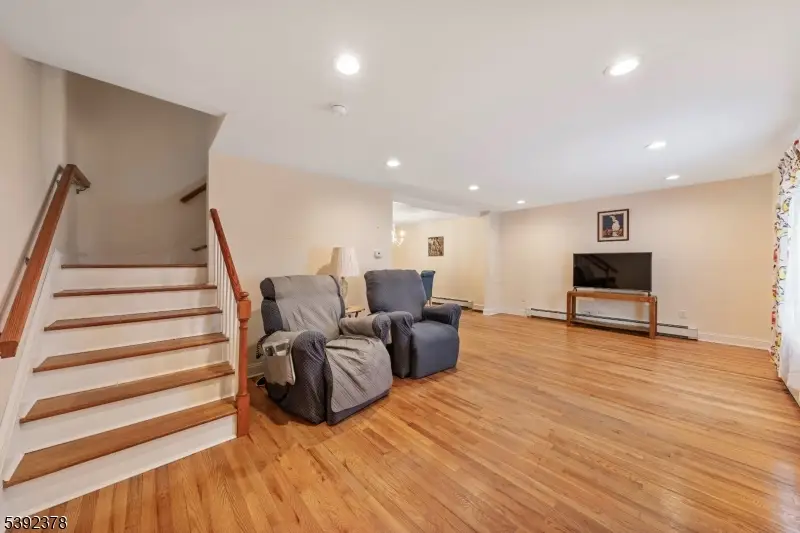 565 Valley Rd, Clark, NJ 07066 - Image #3