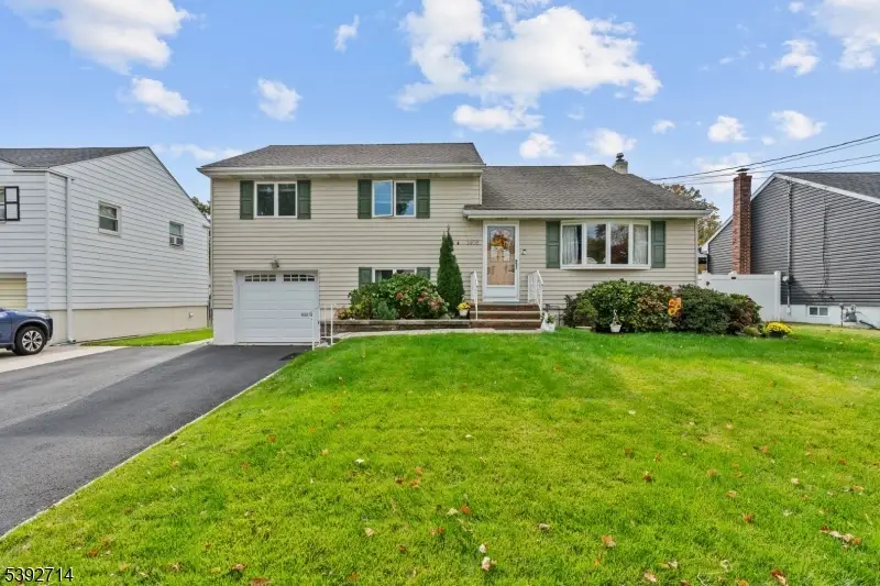 1405 Kent Pl, Linden, NJ 07036 - Image #1