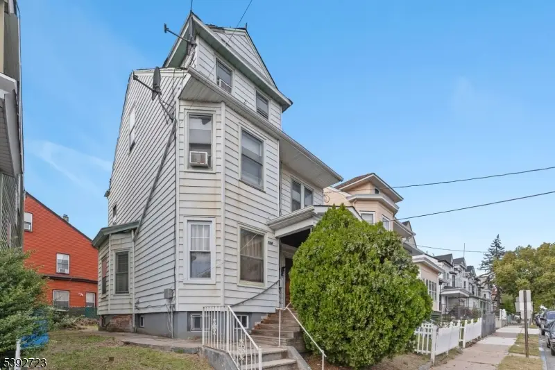 724 E 27th St, Paterson, NJ 07504 - Image #2