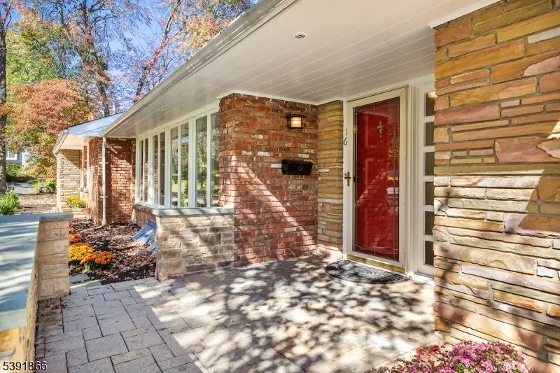 16 Crossbrook Pl, Livingston, NJ 07039 - Image #2