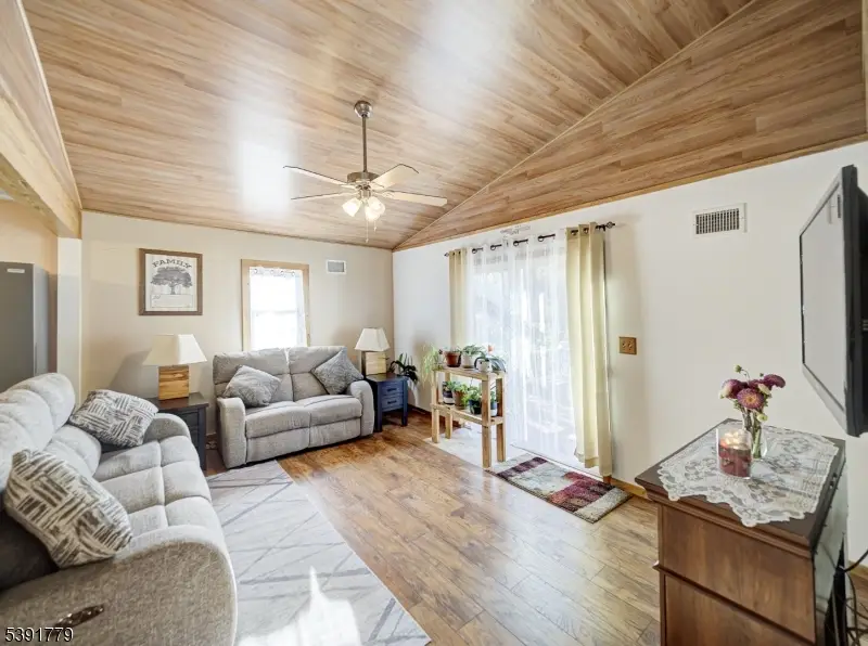 16 Garrabrant Rd, Clifton, NJ 07013 - Image #3