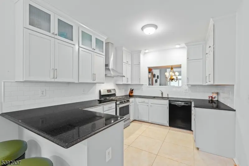 95 Butternut Dr, Pines Lake, NJ 07470 - Image #3