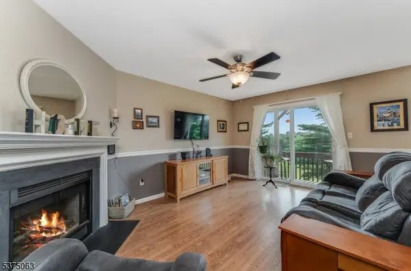 15 Pinehurst Dr, Washington Twp., NJ 07882